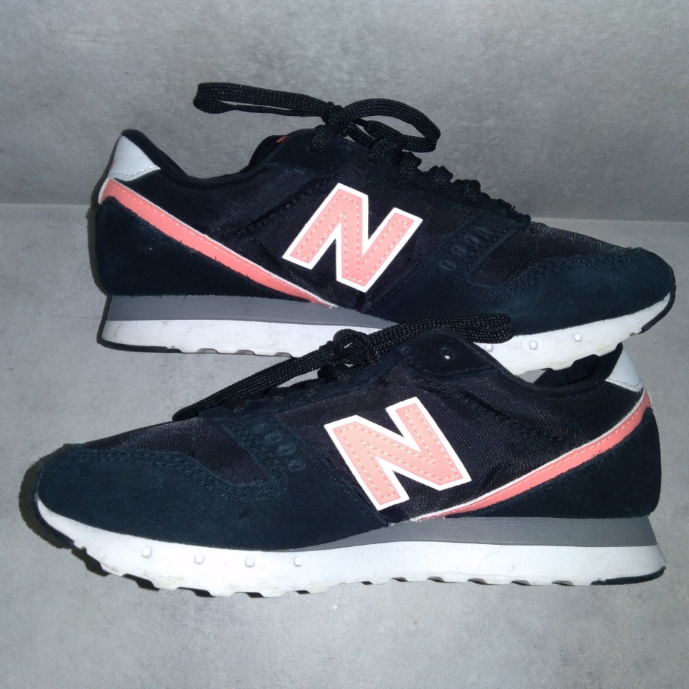 New Balance 311 Women Sz 6.5 Black /Pink  Running Memory Sole Comfort Insert